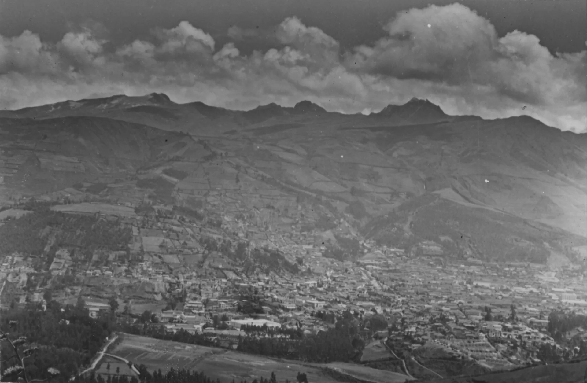Carretera de montaña en los Andes ecuatorianos