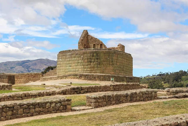 Paisaje de Ingapirca, el complejo inca más grande del Ecuador en Cañar, destino de viaje con Top Travel