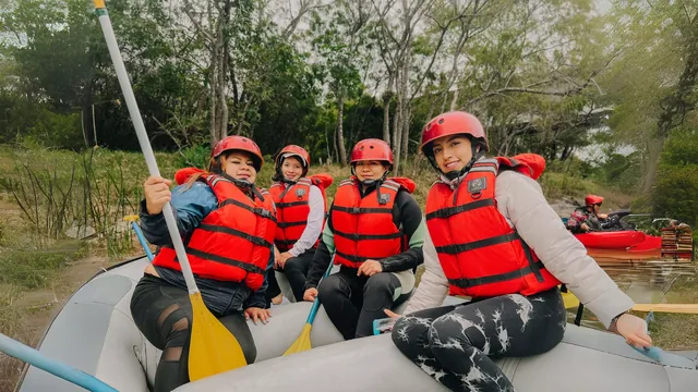 Kayak en el río Paute, actividad de aventura en Paute, Azuay