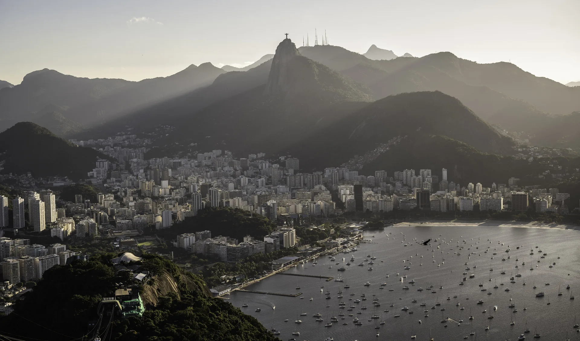 Vista del Pan de Azúcar y la bahía de Guanabara en Río de Janeiro